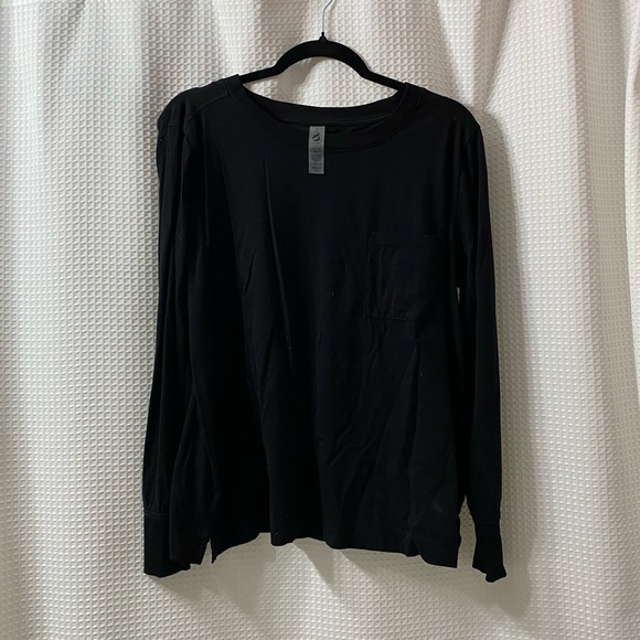 NWOT L&G Long Sleeve Pocket Tee - Picture 2 of 6